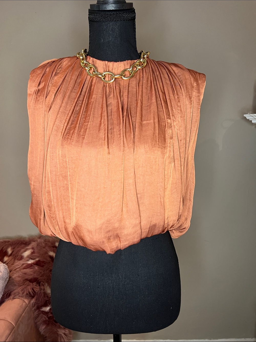 Steve Madden Women's Rust Pleated Sleeveless Blouse